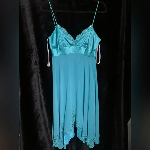 green emerald velvet dress Green Vintage Niki Livas Satin Evening Gown Prom Dress UK Size 8 – Scum  Vintage